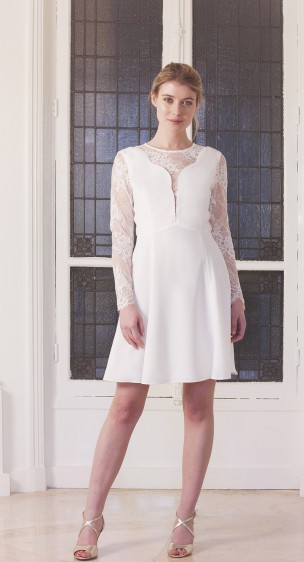 robe courte blanche sur Harpe