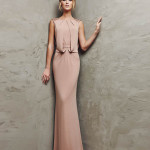 Robe longue élégante de couleur rose poudré sur Pronovias