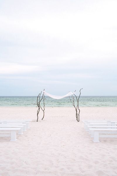 Genya Garett of vue Photography-le wedding magazine- Arche de cérémonie