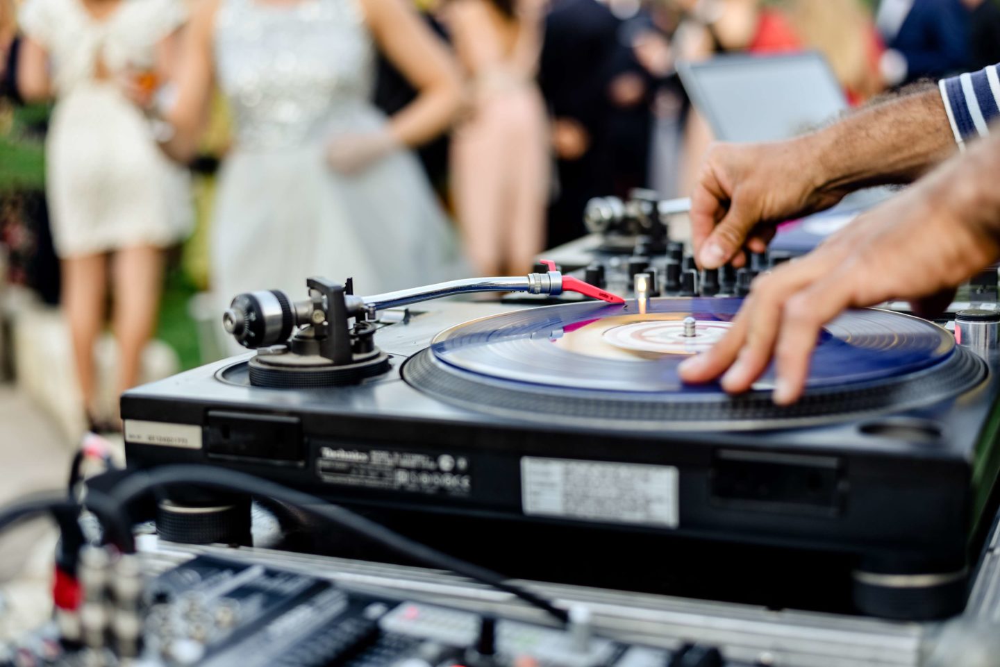 Le Wedding Magazine - ©The Rosters