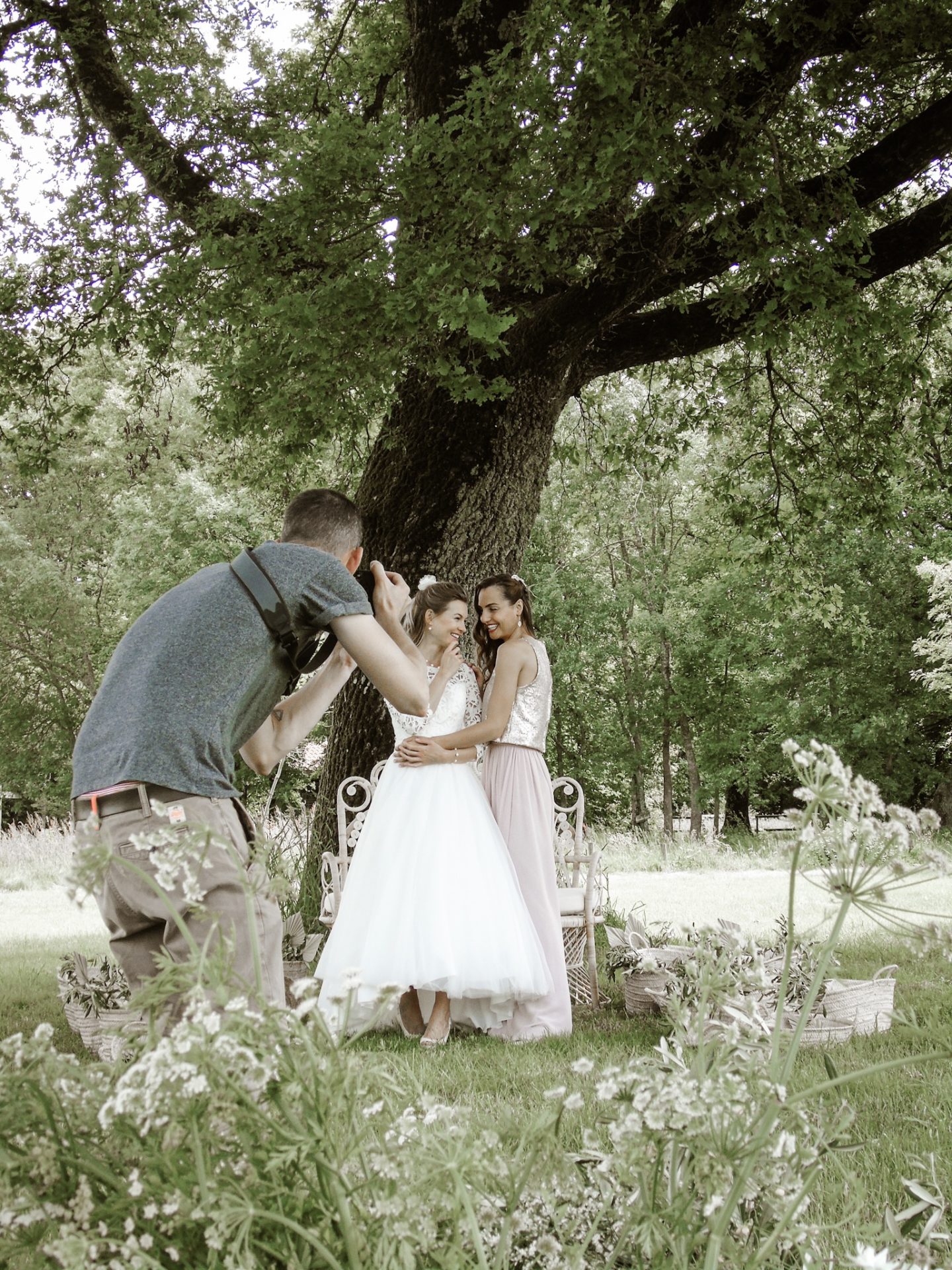 le wedding magazine - francisco reli et eglantine backstage robe de mariee