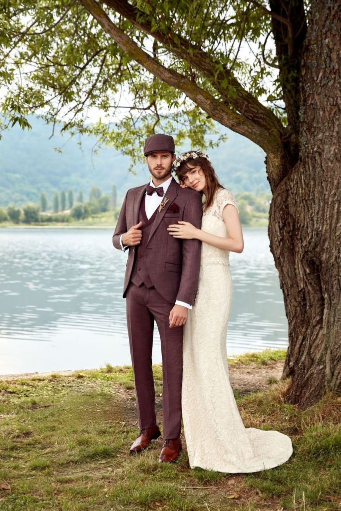 Costume de mariage bordeaux
