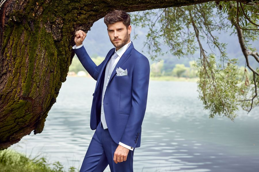 Costume de mariage bleu