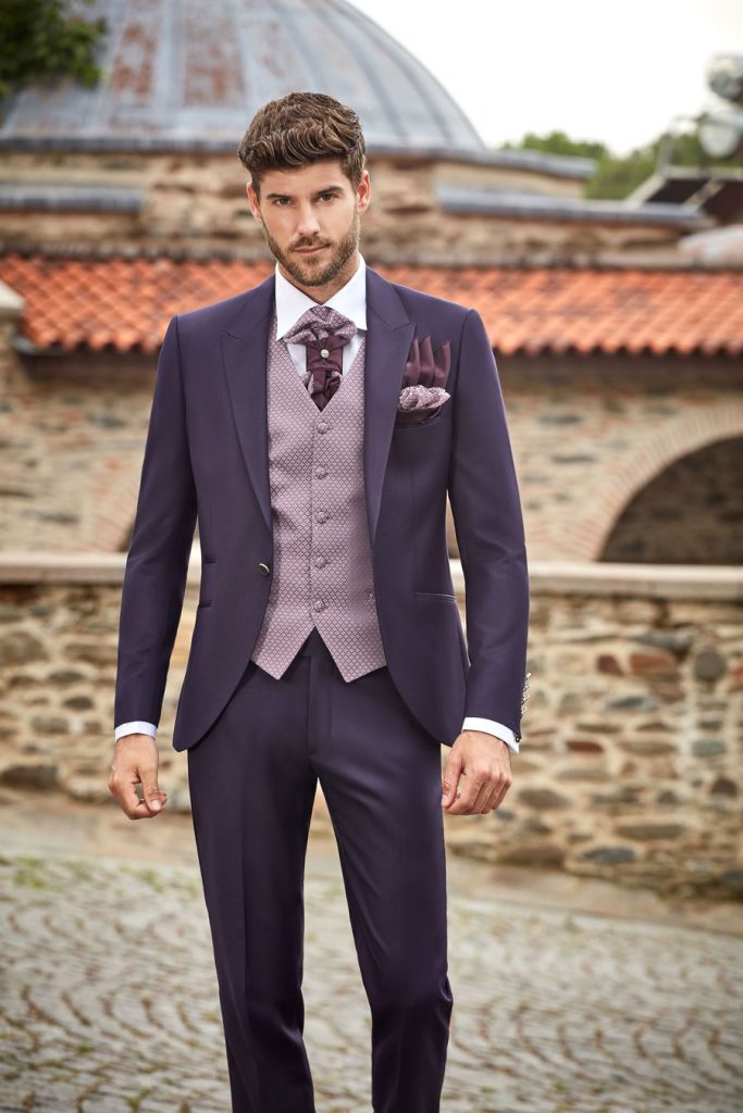 Costume de mariage violet