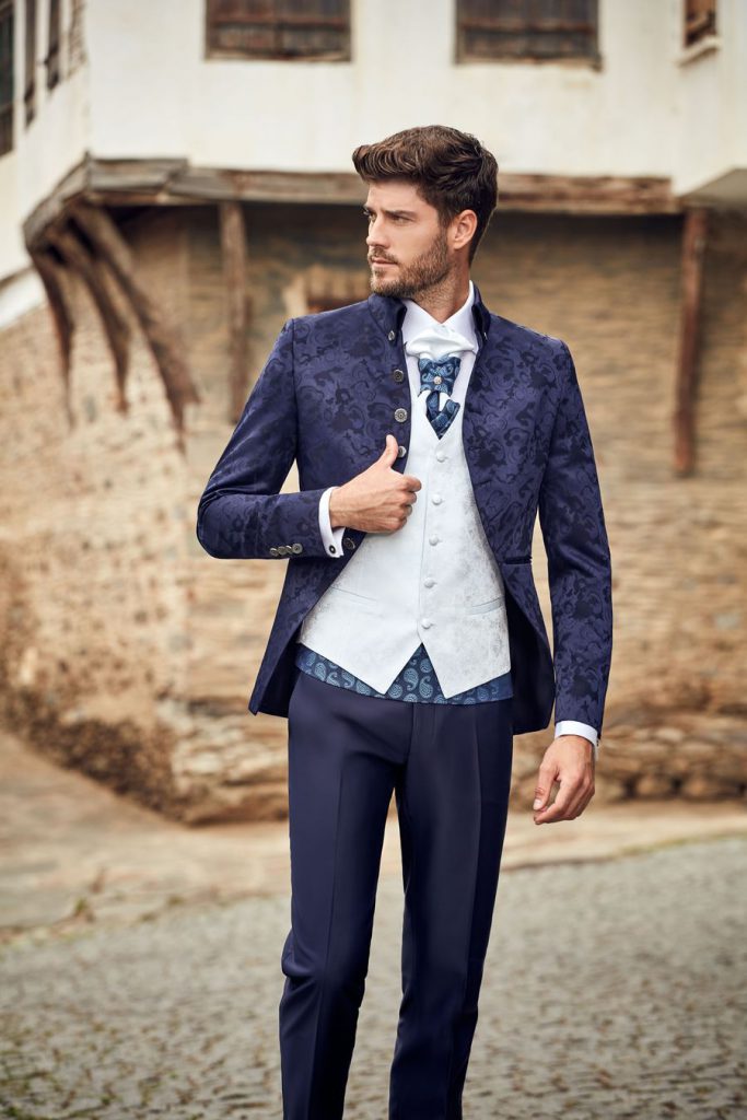 Costume de mariage bleu