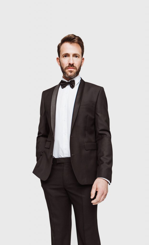 Le Wedding Magazine - Blog Mariage - Costumes & Smokings noirs mariage - ©Arrow 1851