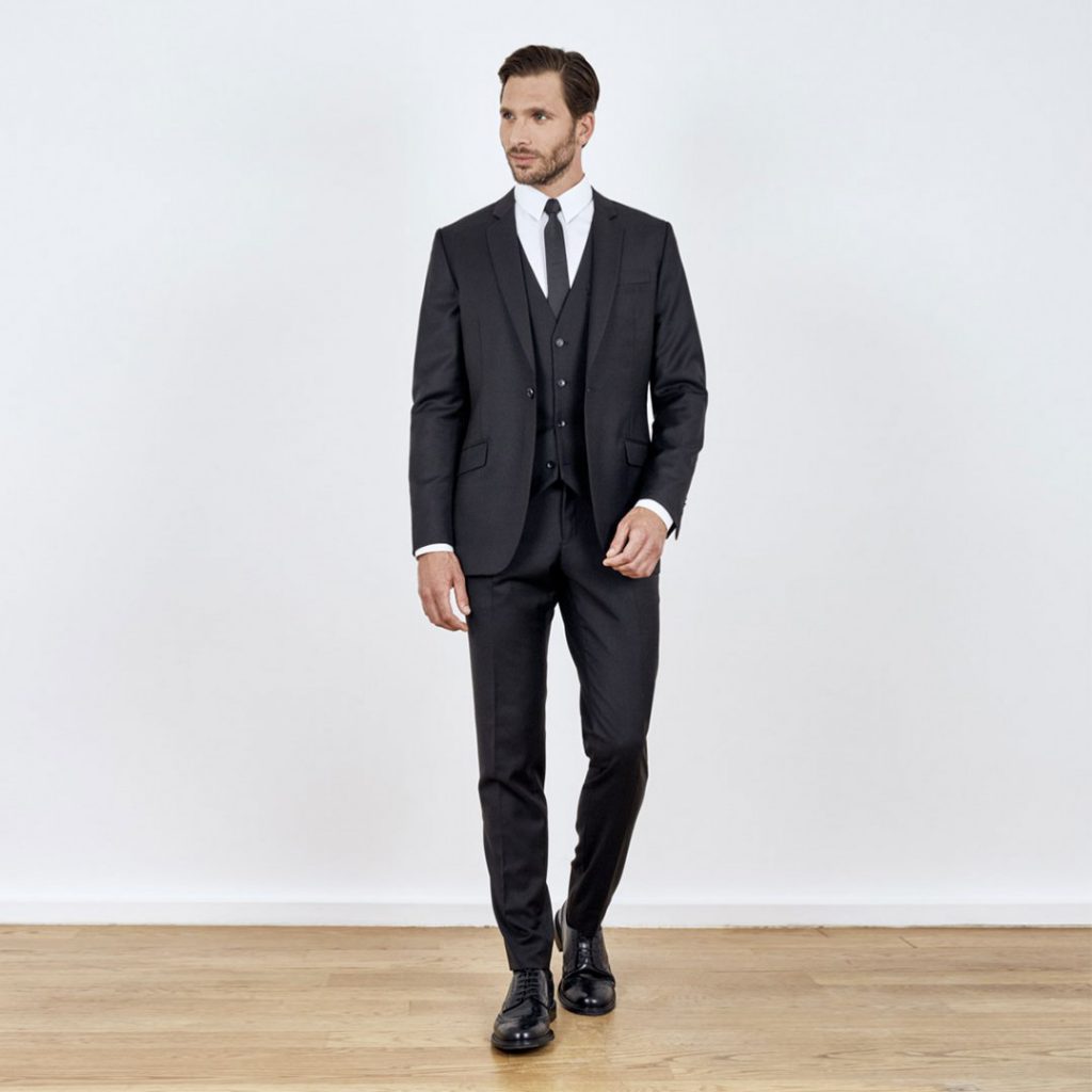 Le Wedding Magazine - Blog Mariage - Costumes & Smokings noirs mariage - ©Atelier Na