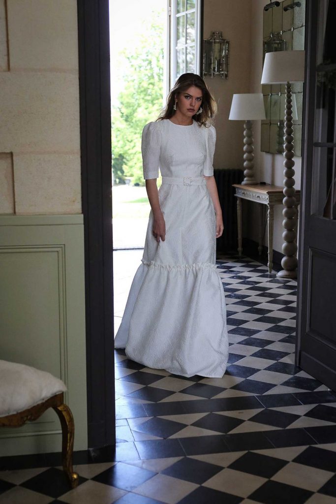 Robe de mariée épurée avec ceinture