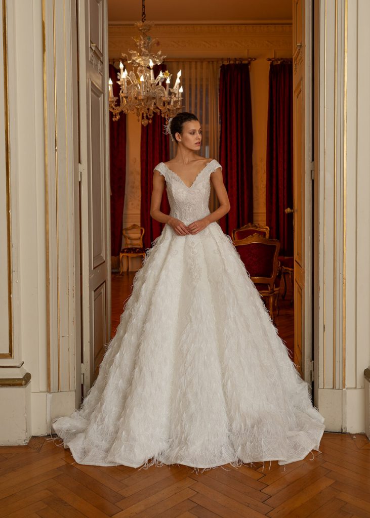 Robe de mariée princesse avec des plumes