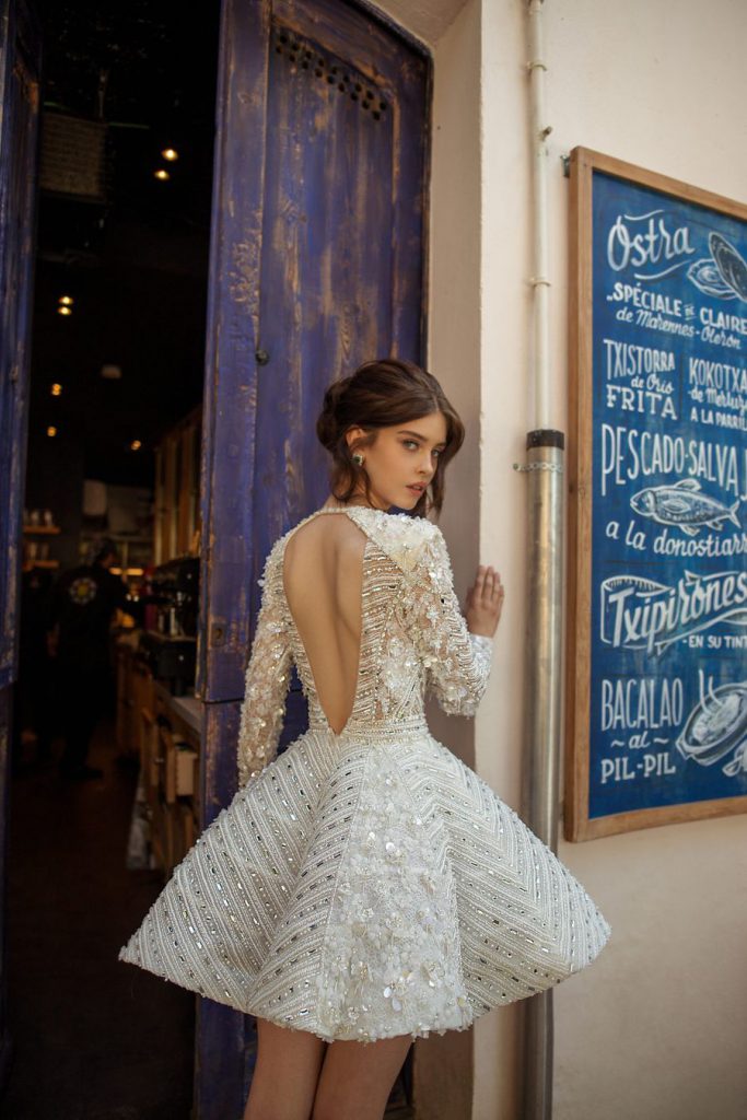 Robe de mariée évasée et courte