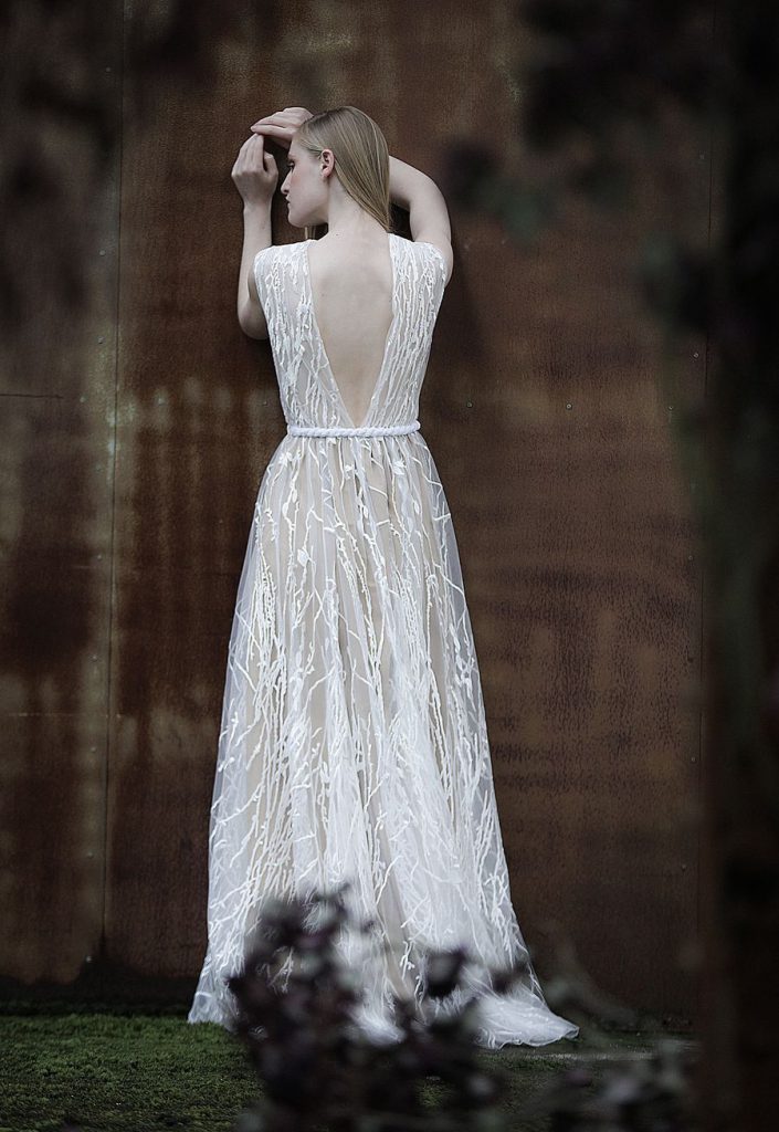 Robe de mariée dos nu avec ceinture