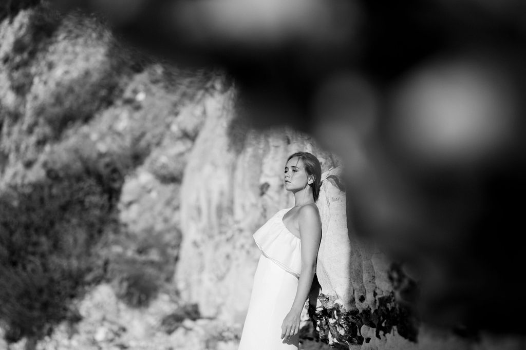 Robe de mariée asymétrique pour se marier à la plage