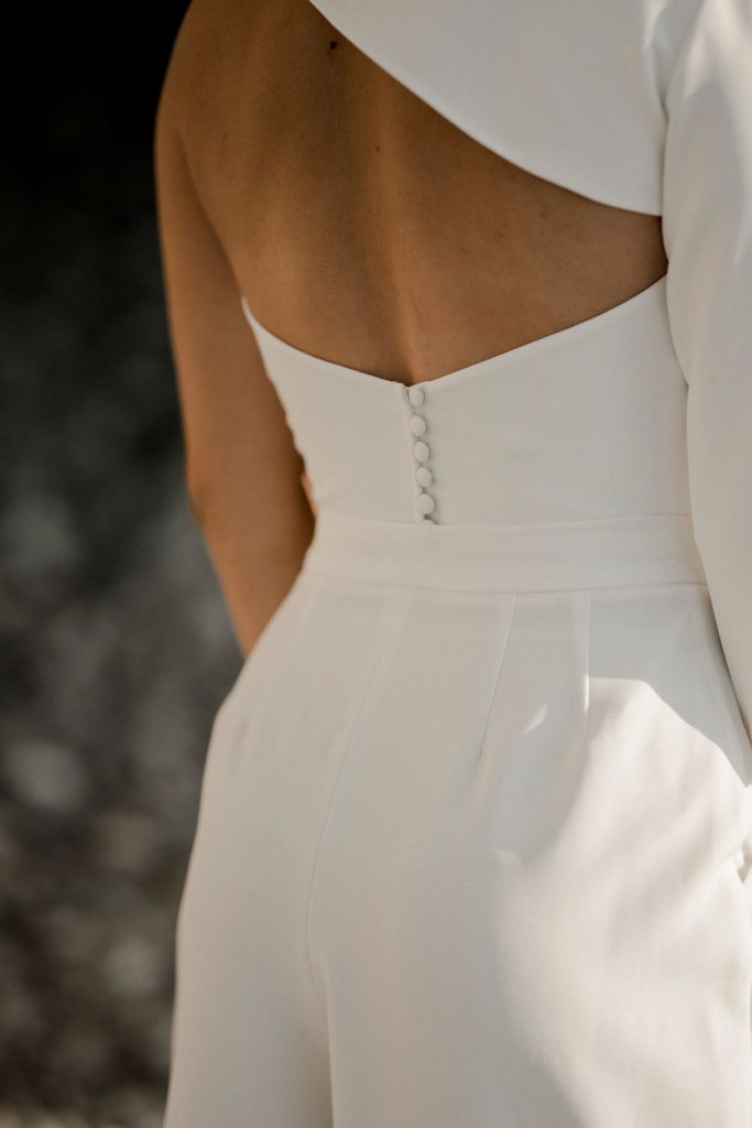 Dos d'une tenue de mariage