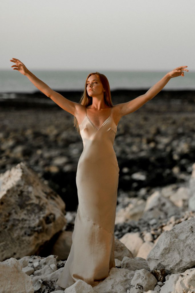 Robe de mariée légère pour un un mariage d'été à la mer