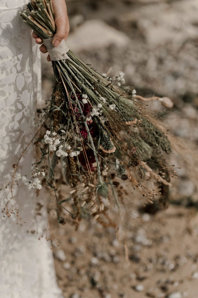 Fleurs en bouquet de mariée pour un mariage à la mer