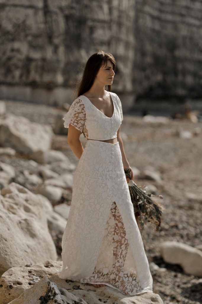 Robe de mariée deux pièces pour un mariage à la mer