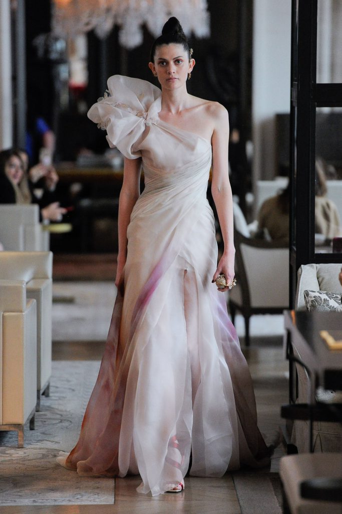 Robe de mariée asymétrique