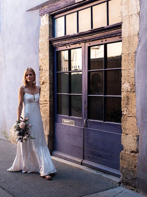 Mariée avec son bouquet