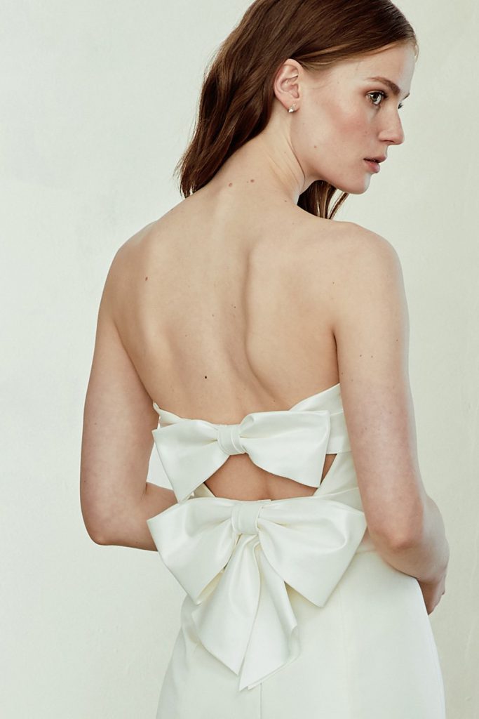 Robe de mariée avec nœuds dans le dos