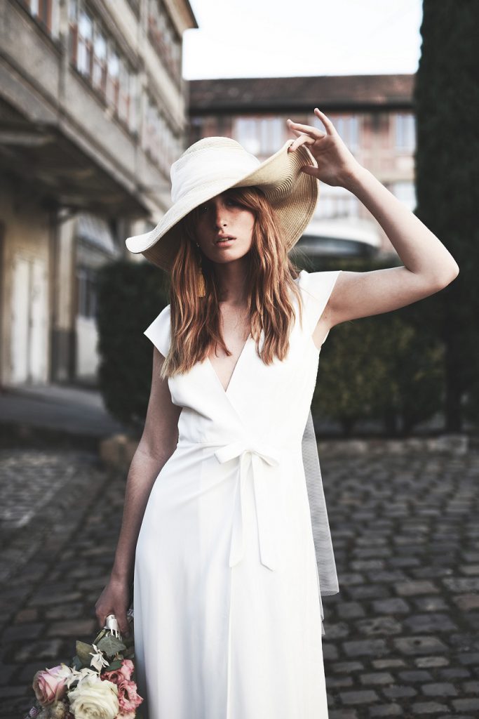 Mariée avec un chapeau