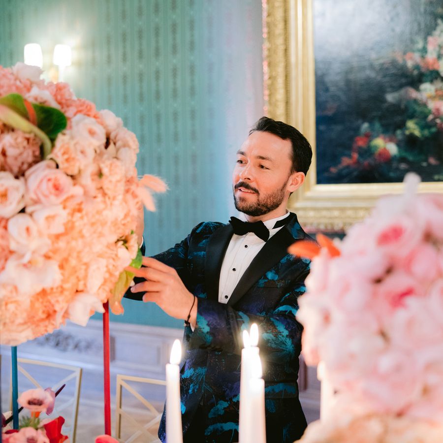 Préparation de la table de mariage