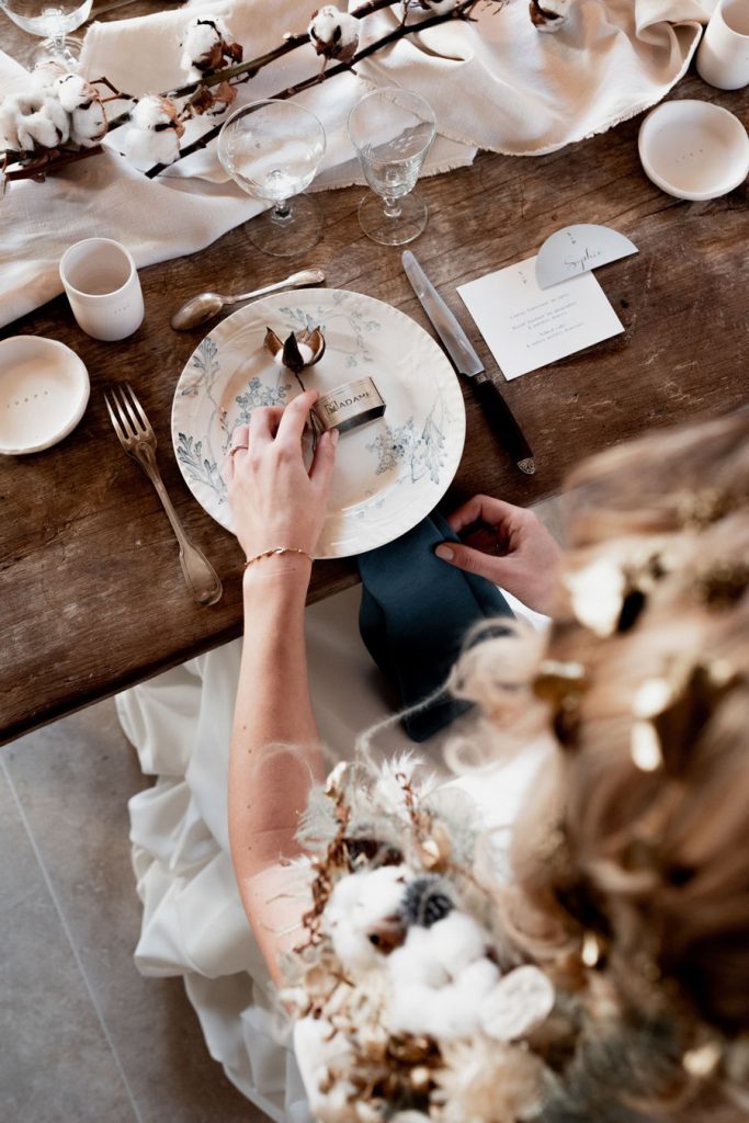 La mariée à table