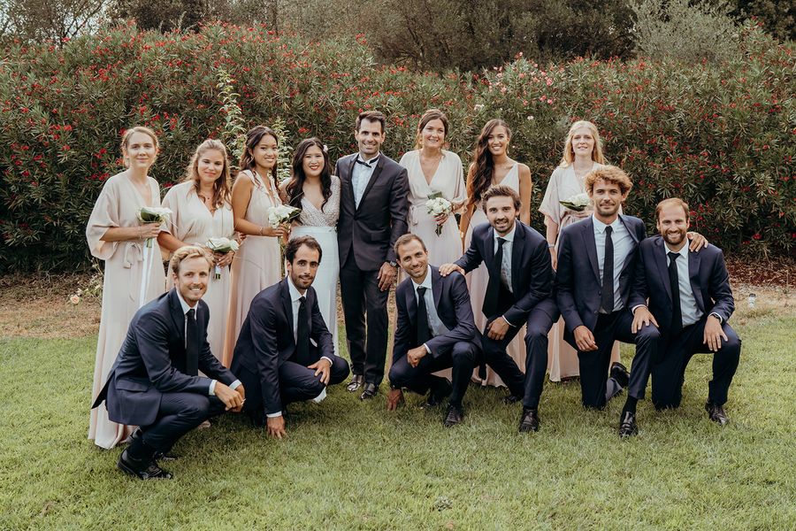 Les mariés et leurs garçons et demoiselles d'honneur
