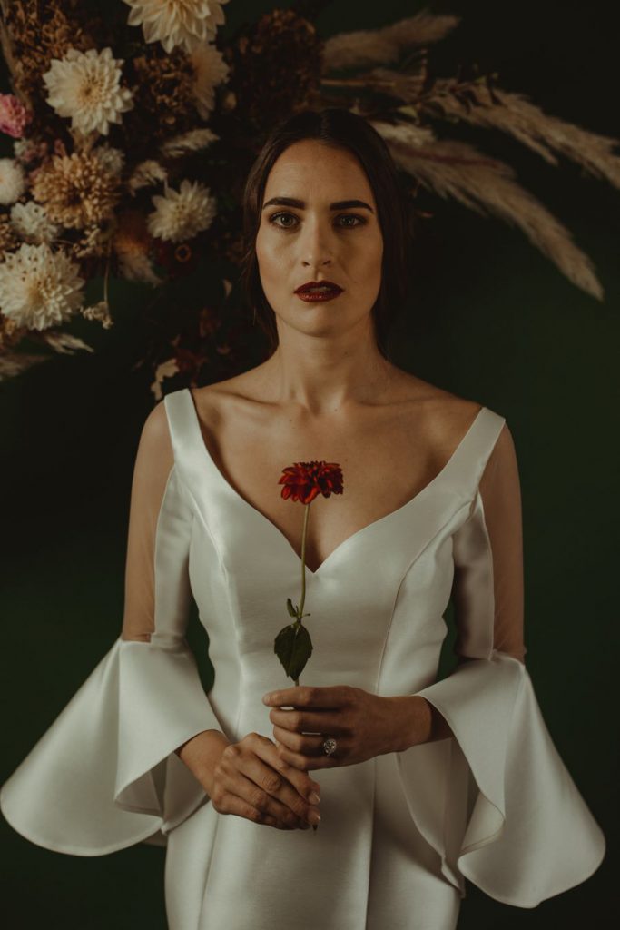 Robe de mariée satinée avec manches XXL Cymbeline