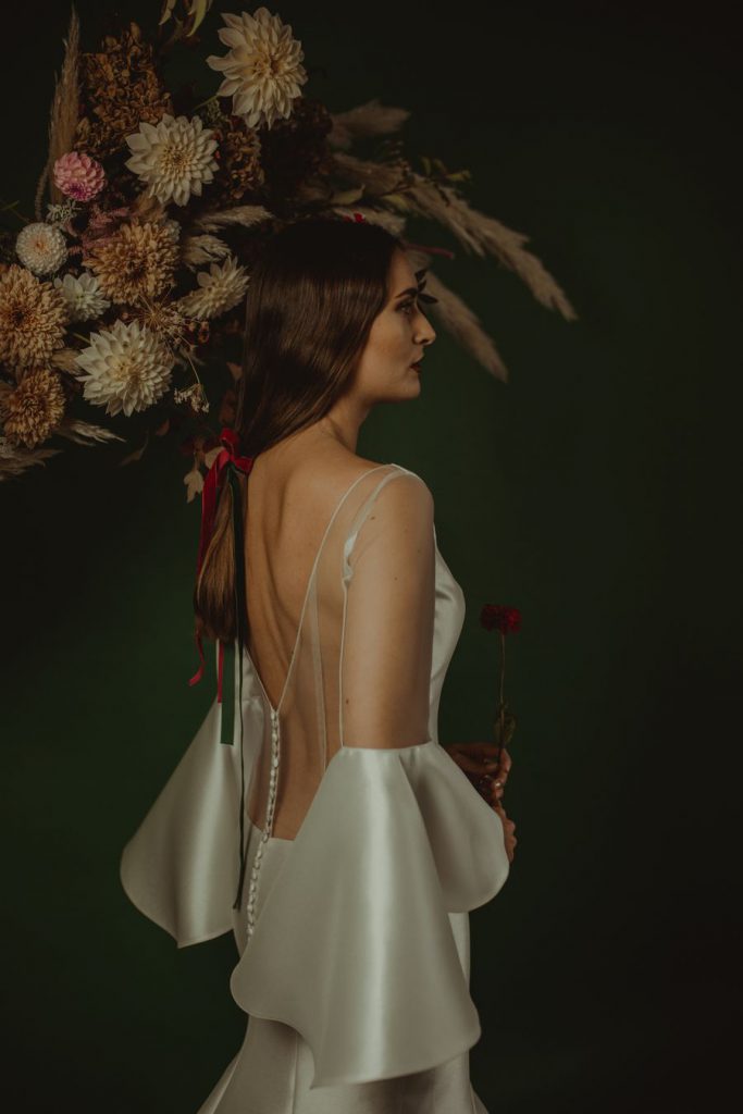 Robe de mariée satinée avec manches XXL Cymbeline