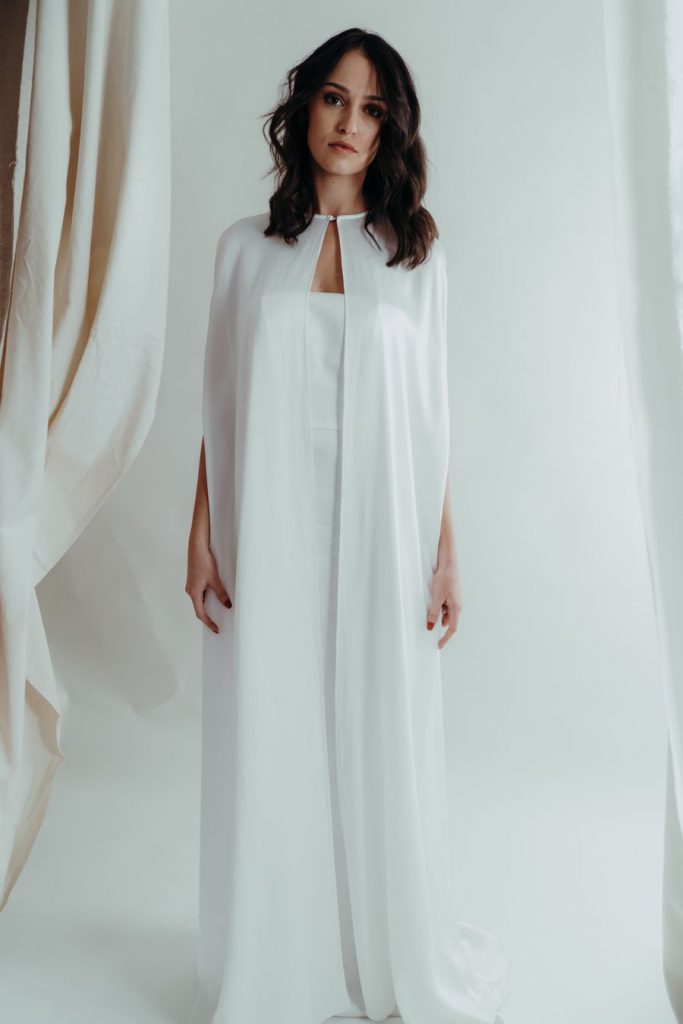 Robe de mariée avec une cape Les Merveilleuses