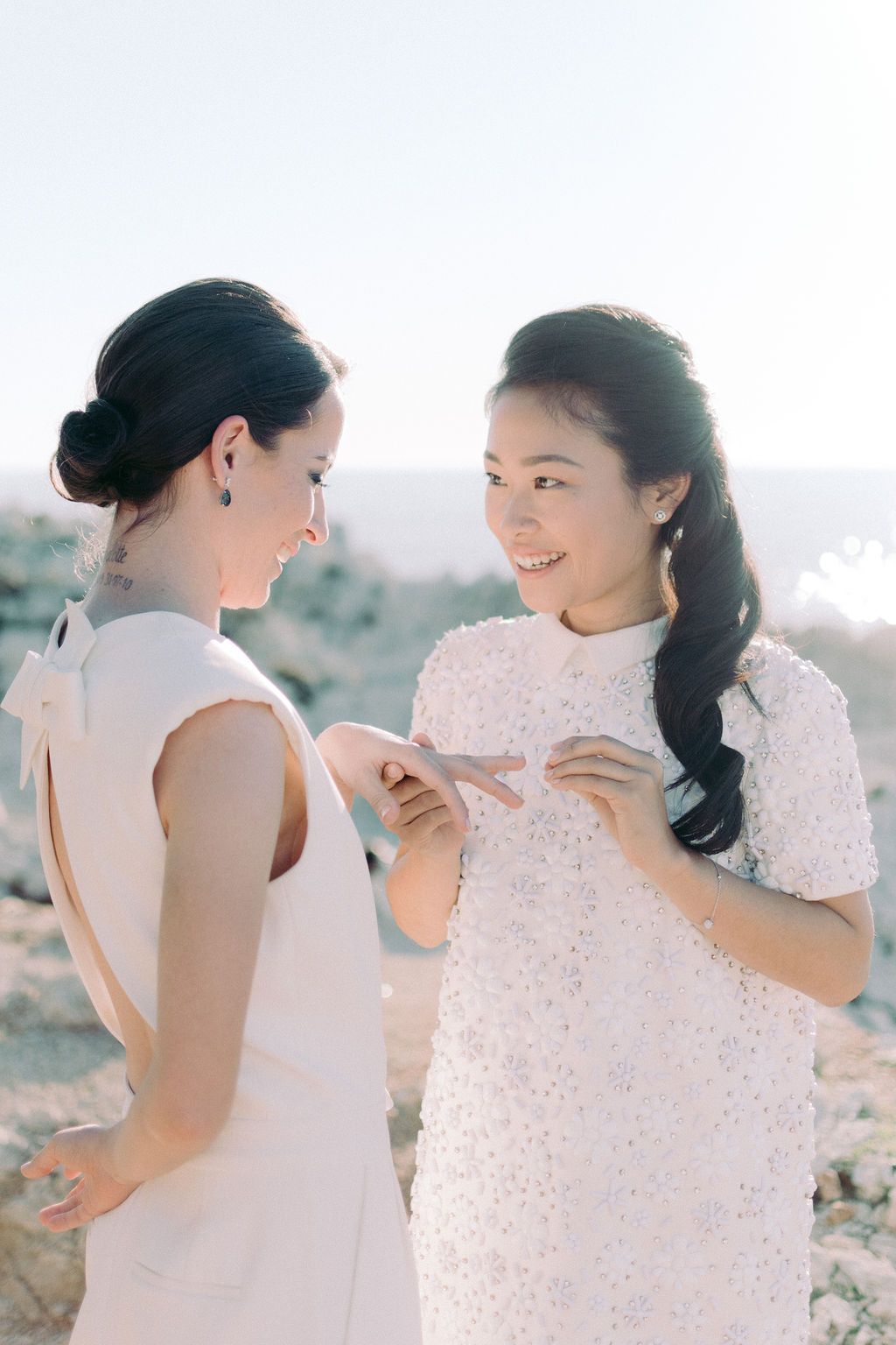 Coralie & Rei : Un elopement en bord de mer