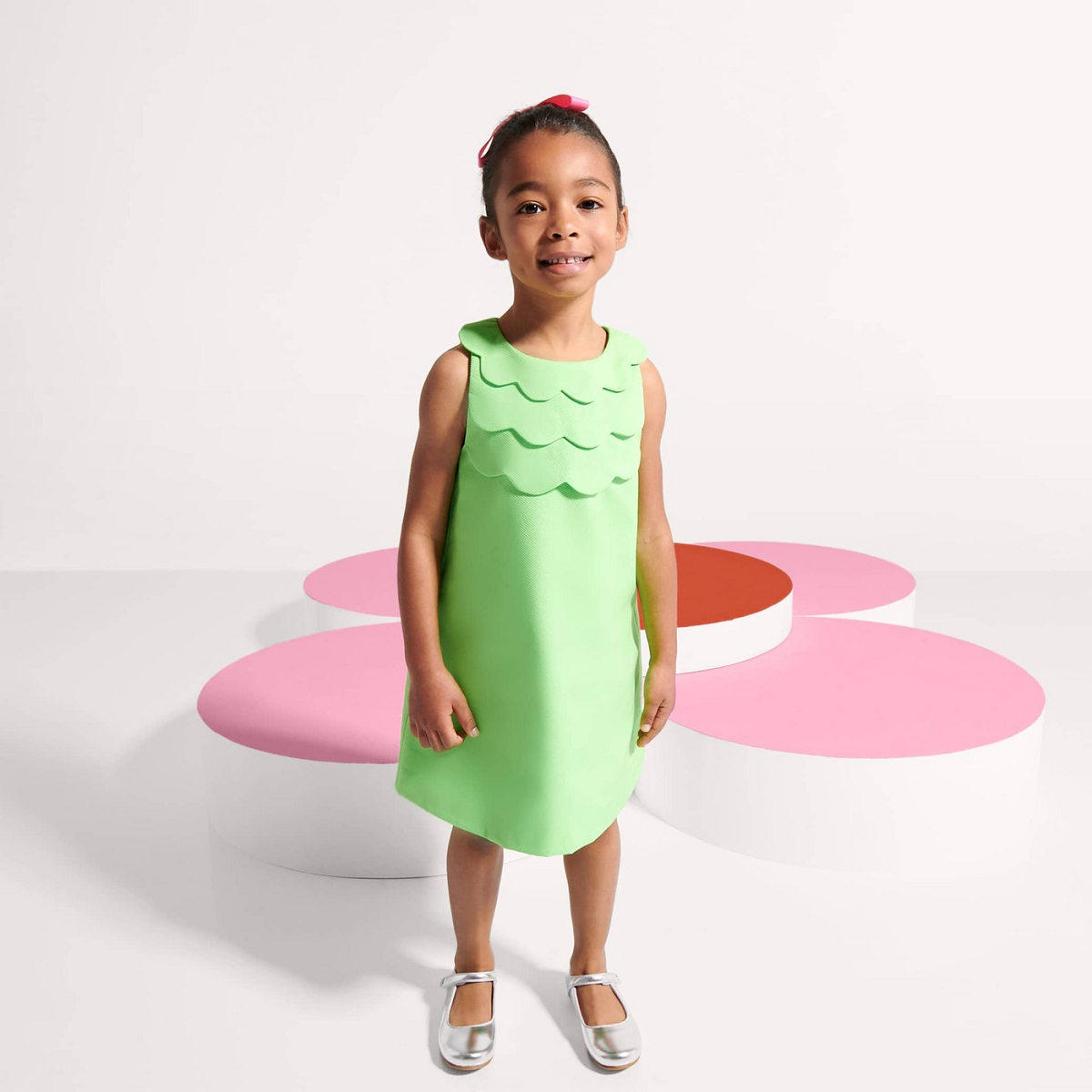 L’attribut alt de cette image est vide, son nom de fichier est fl-e22-look-ceremonie-ef-ceremonie-robe-verte-product.png.