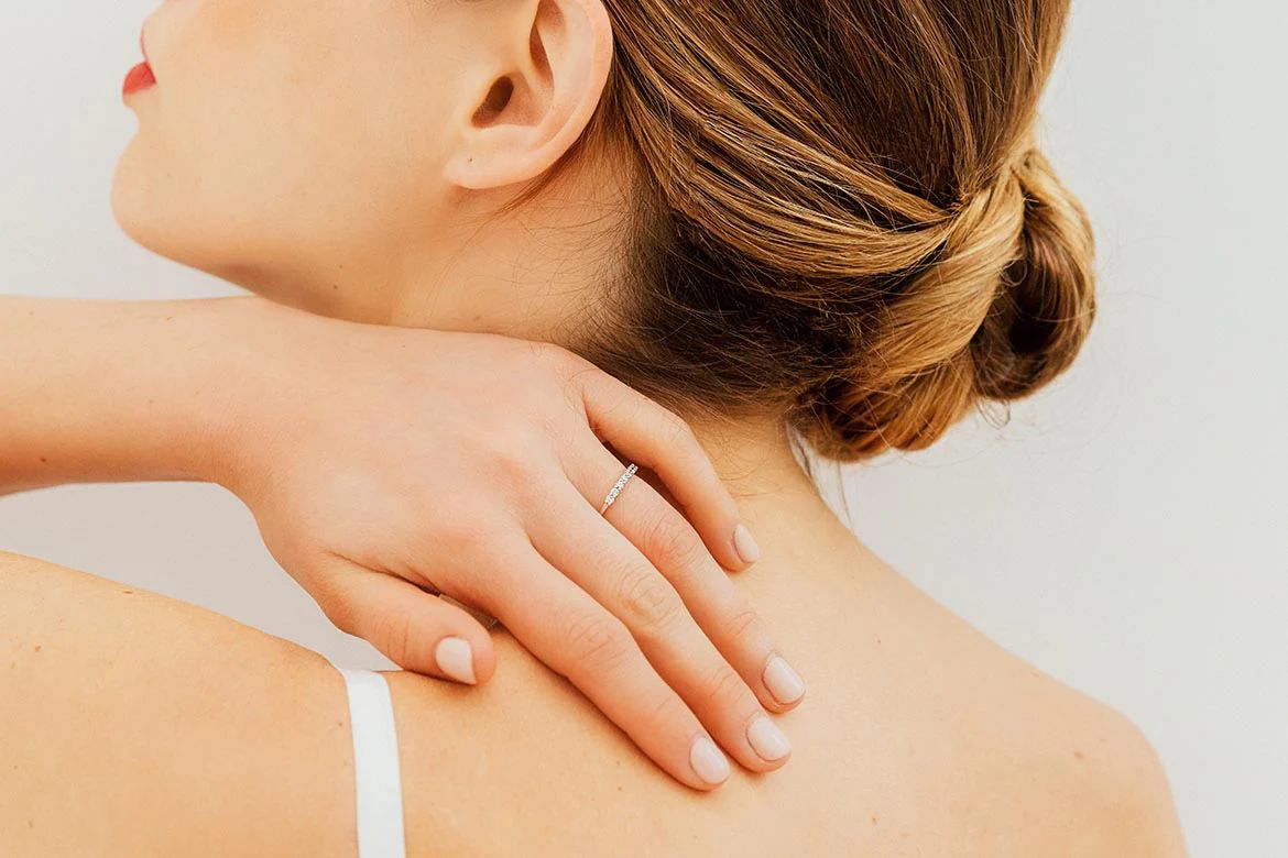 Mayuri Paris : Le luxe discret pour sa bague de fiançailles et ses alliances