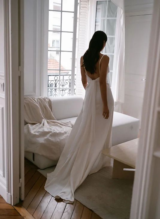 Robe de mariée avec nœud dans le dos