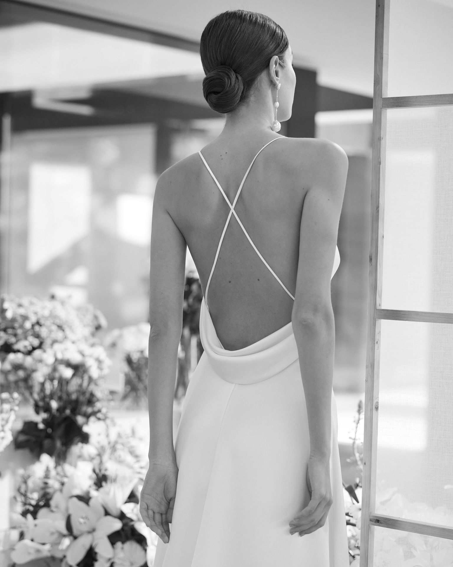 robe de mariée dos nu et lanières croisées