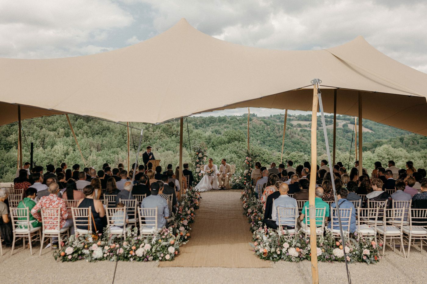 Candice & Daniel : Un mariage lumineux et fleuri dans l'Aveyron