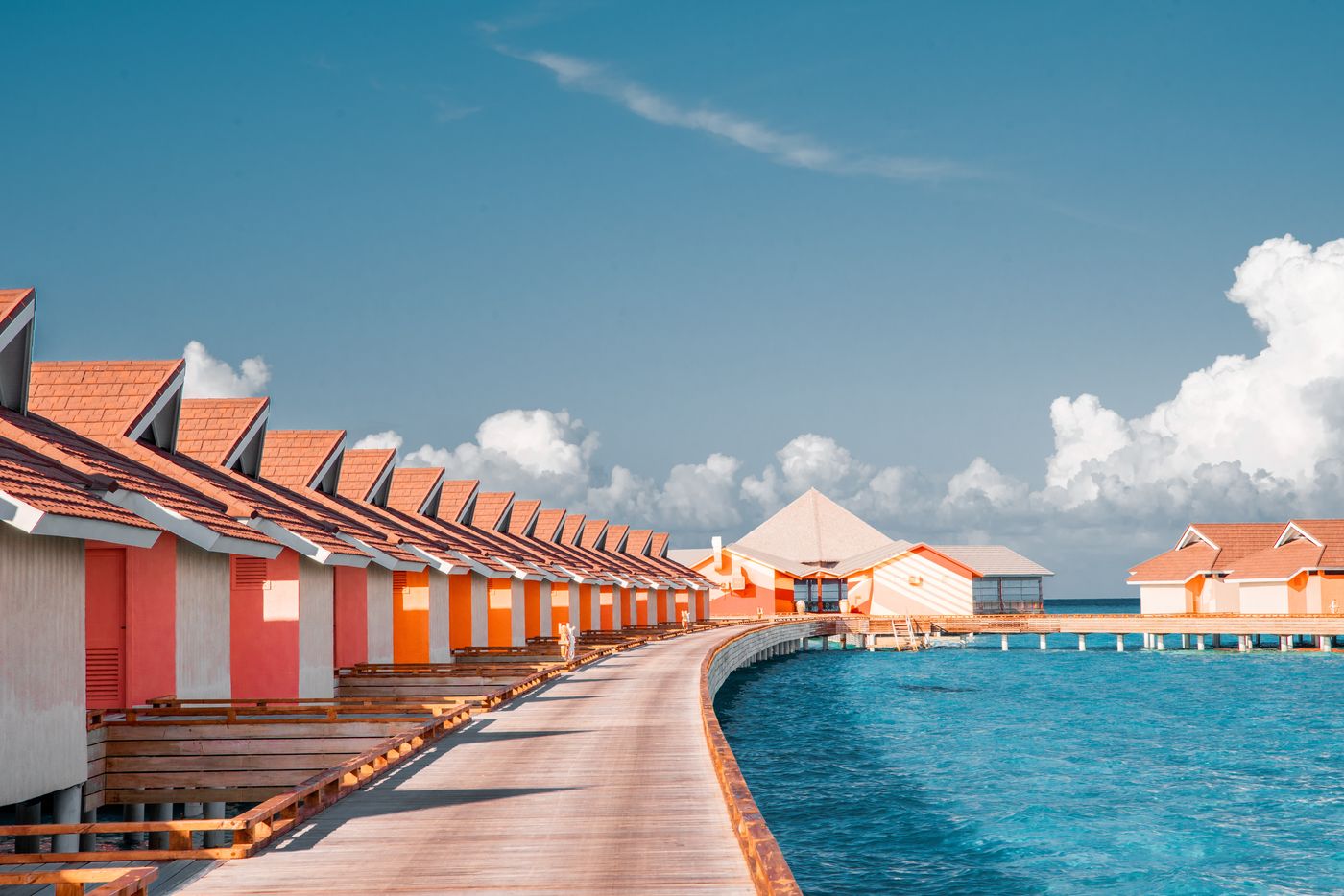 Comment bien préparer sa lune de miel ? - Resort de luxe avec cabane sur pilotis au dessus de la mer