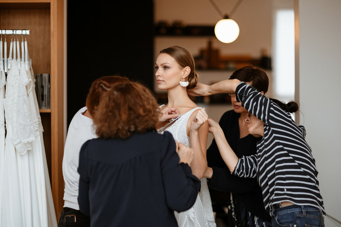 Les essayages de robes de mariée chez Elsa Gary