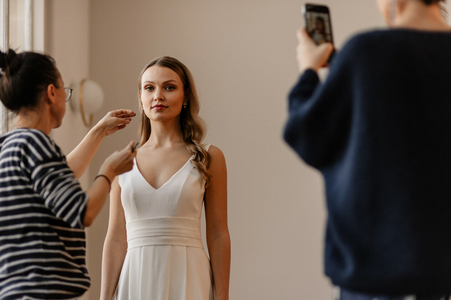 Les essayages de robes de mariée chez Elsa Gary