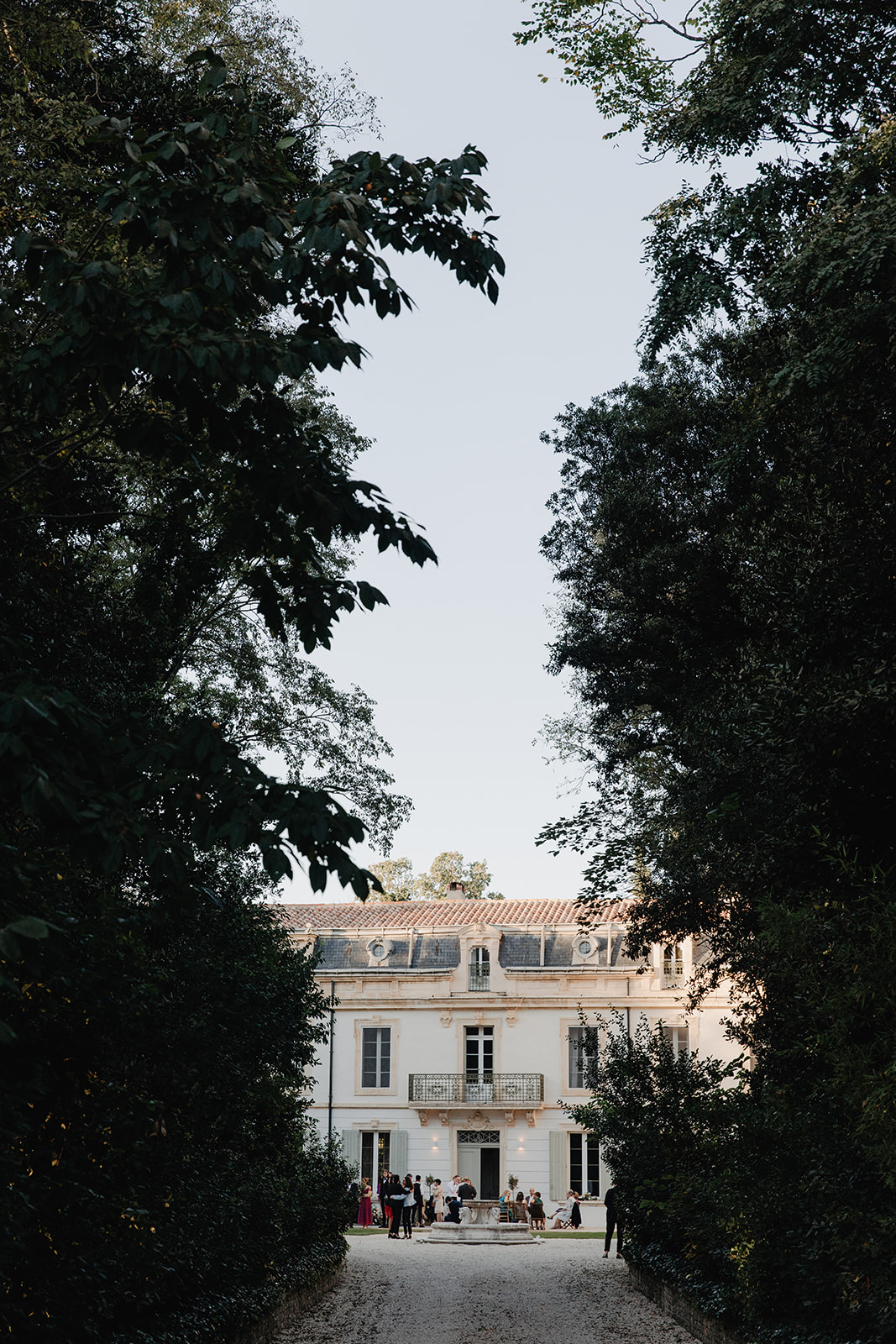 Après avoir parcouru les terres d'Australie, d'Angleterre et de Suisse, elle a choisi d'exprimer son talent et de revenir dans le Sud de la France, son berceau d’origine.  

Sa passion pour les mariages haut de gamme et son expertise acquise aux côtés de grands noms du métier à l’international en font une référence incontournable dans cet univers.

Étant bilingue anglais, Noella offre à sa clientèle française et internationale un service sur mesure, leur permettant de réaliser le mariage de leurs rêves dans les décors enchanteurs de la Provence, des Alpilles au Luberon en passant par la Côte d'Azur. Formée à Londres, elle propose une organisation clé en main pour un événement chic et raffiné, avec une touche de modernité. Elle prend en charge chaque détail, des recherches et de la coordination entre les prestataires avant le jour J, jusqu'à la mise en place d'un planning minutieux pour que tout se déroule sans accroc le jour j.