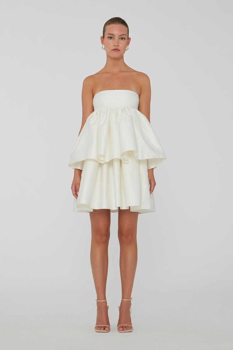15 robes de mariée courtes pour un mariage en 2025 -Tenue bustier à volants