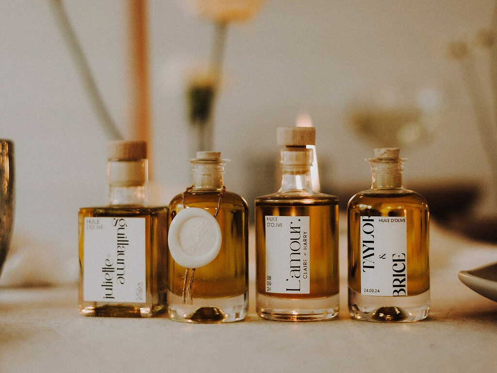 Idées cadeaux invités de mariage : bouteilles d'huile d'olive Pomy