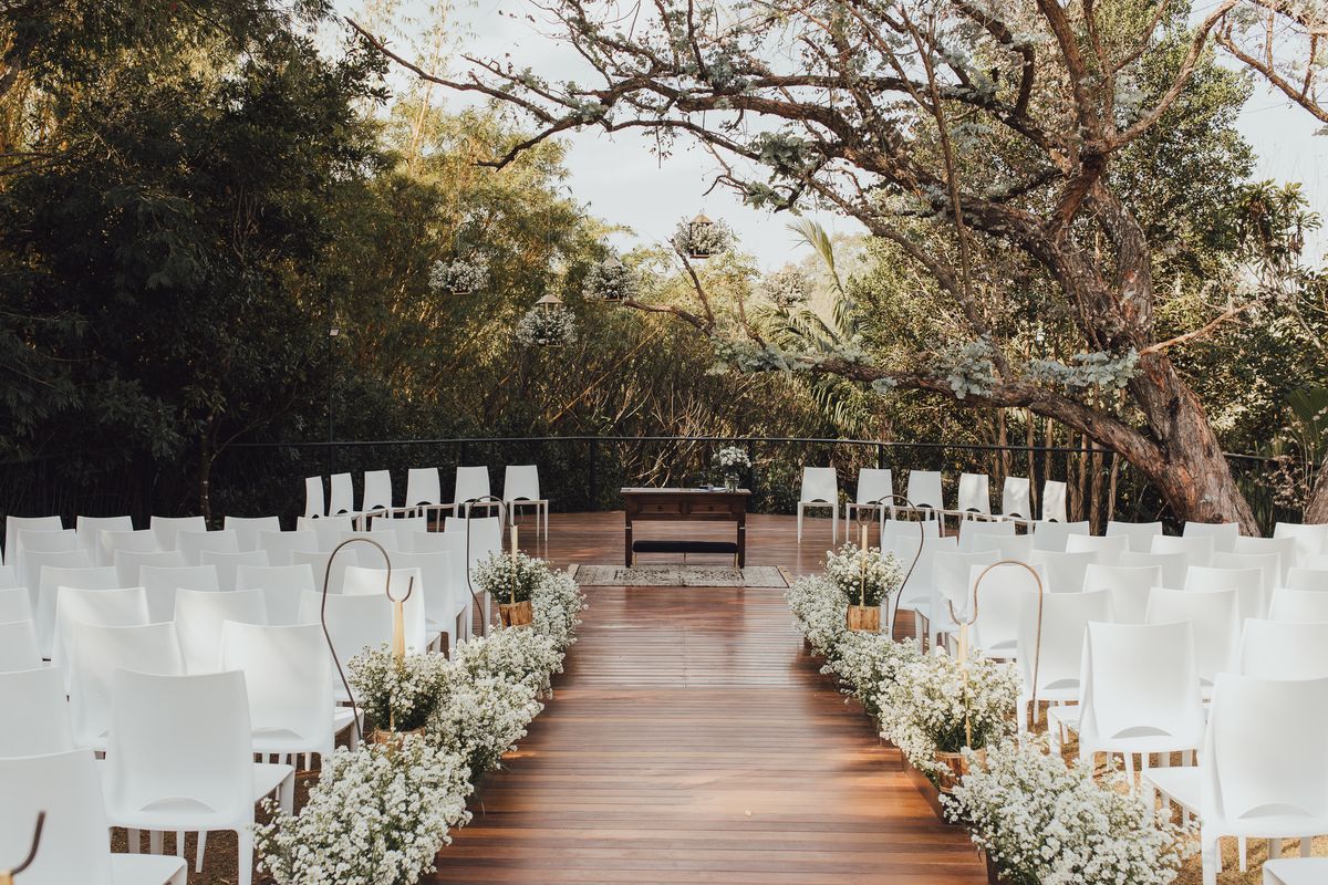 cérémonie laïque de mariage sous un arbre